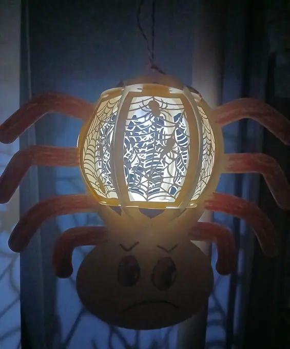 Taller de Lámpara de Araña de Halloween · Fotografía 10